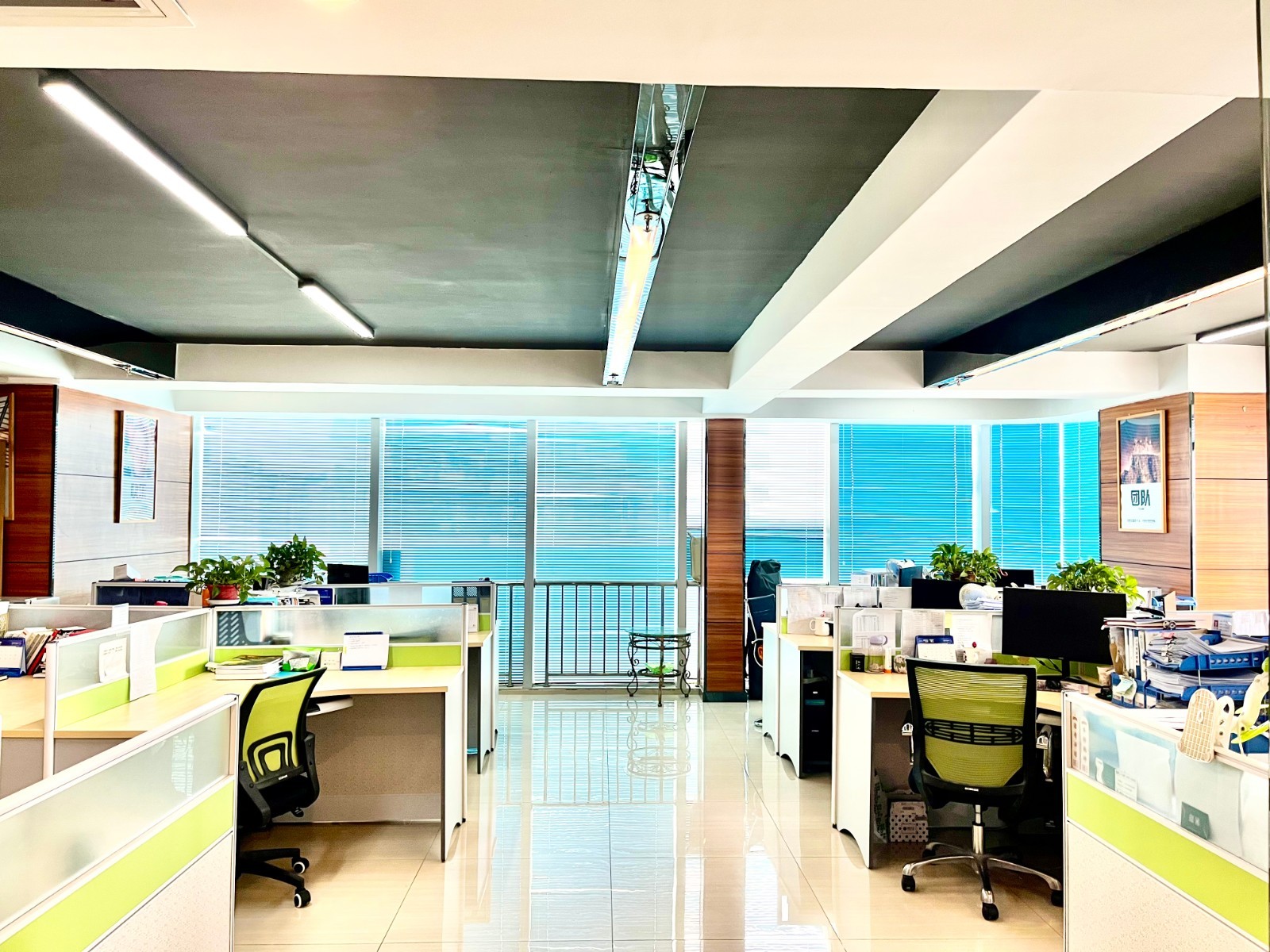 一樓辦(bàn)公(gōng)區(qū)